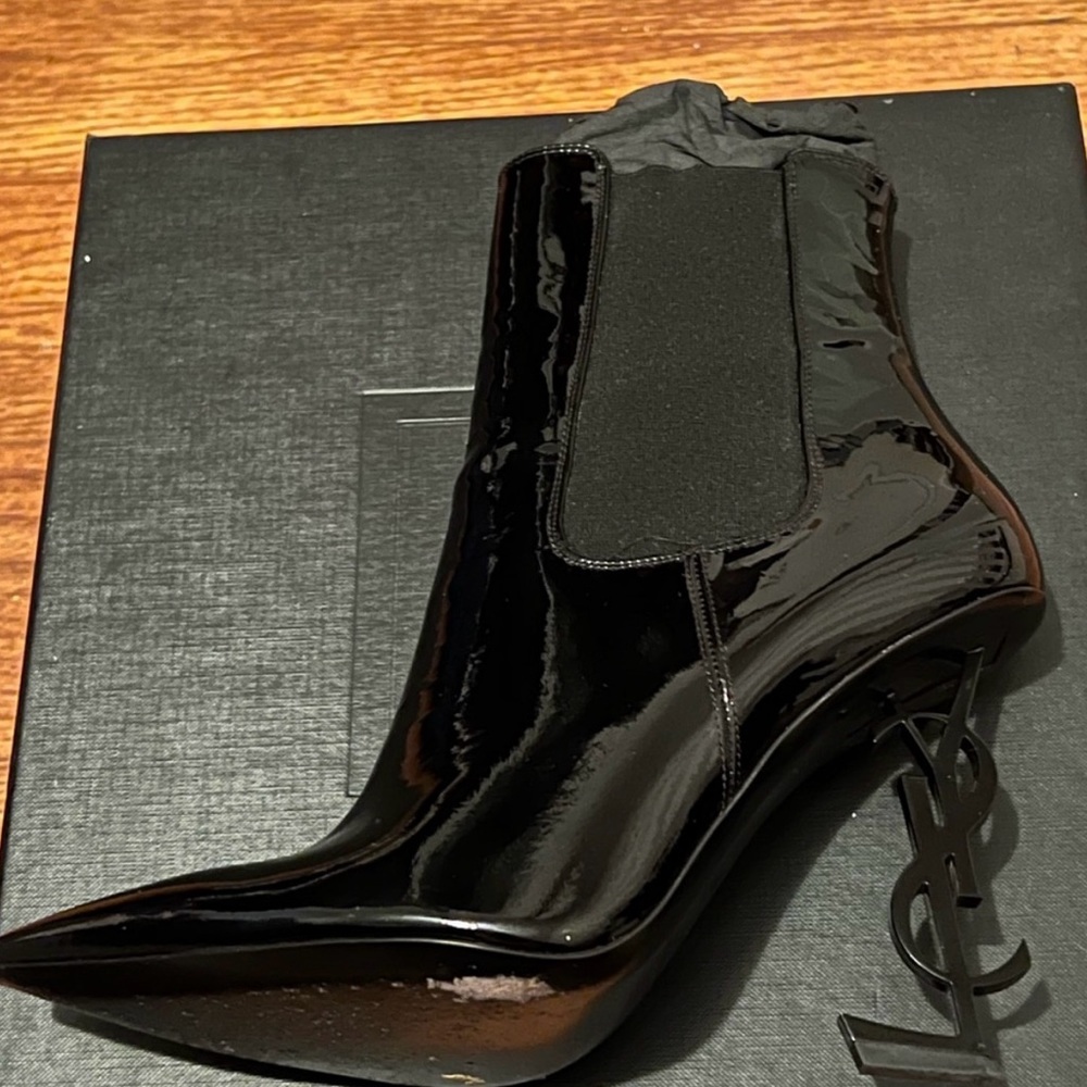 Saint Laurent Opyum bootie in patent leather